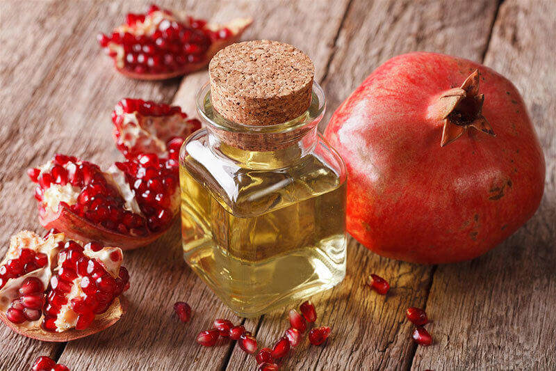 Pomegranate seed oils and oil powders bulk manufactured for products